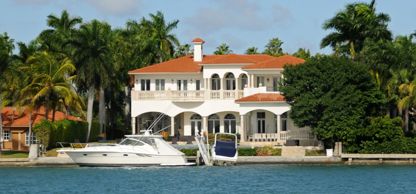 luxurious house around lake